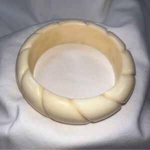 Vintage Bakelite 1 inch Chunky Bangle Bracelet Cream Color  Boho